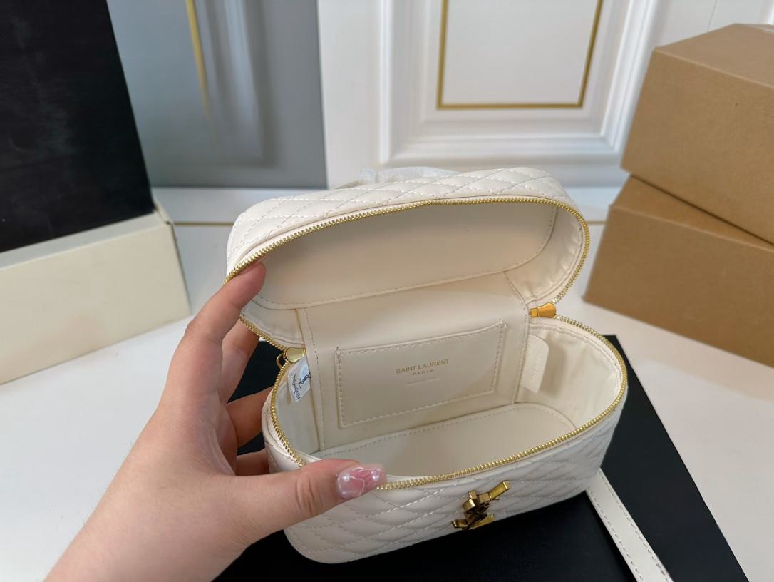 【YSL SAINT LAURENT 公式旗艦店】サンローラン   斜めがけバッグ 当日出荷 好評に付き再入荷！18*12CM  1240722