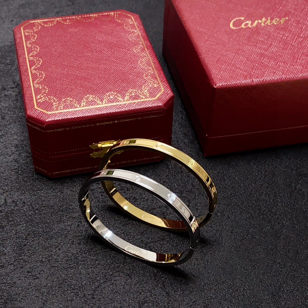 【CARTIER】ブレスレット、ファッションシンプルなスタイル 240729