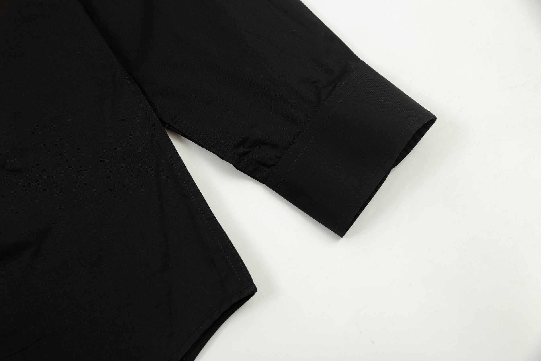 【BALENCIAGA 公式旗艦店】バレンシアガ  シャツ ご好評に付き再入荷 240802