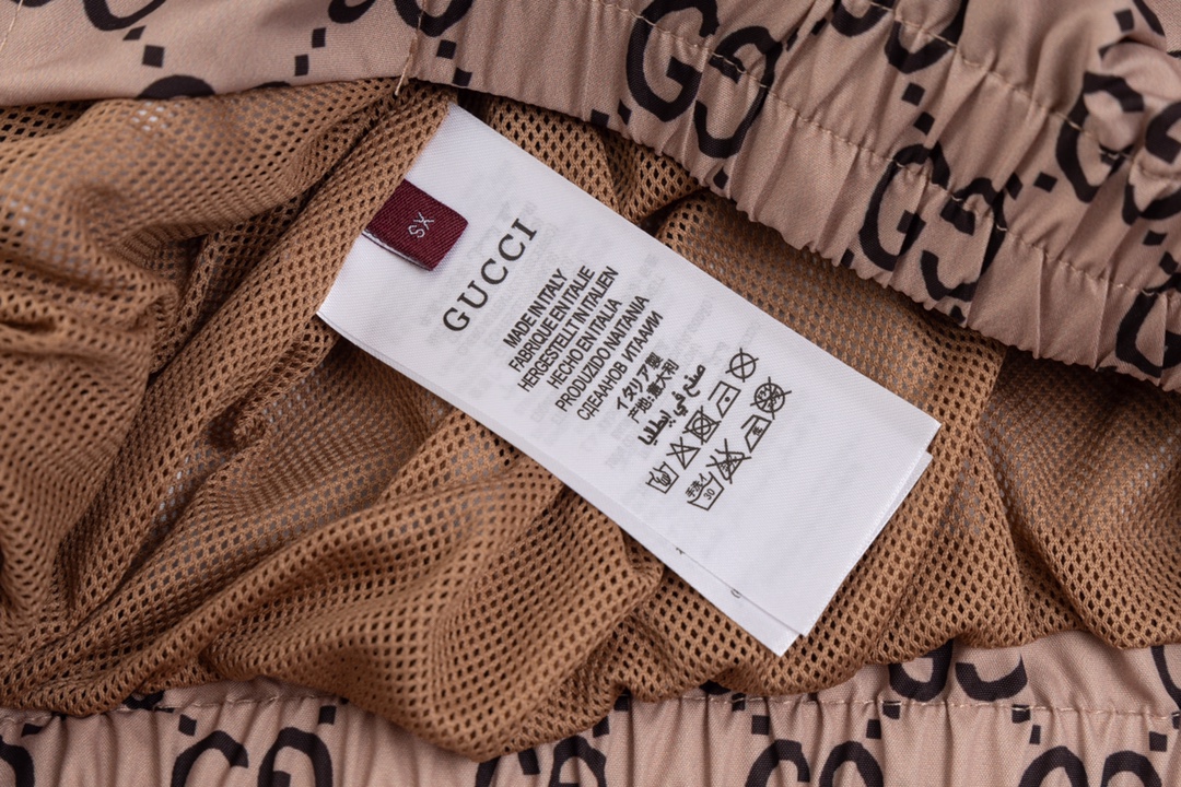 【GUCCI  公式旗艦店】グッチ   ジャケット着 好評に付き再入荷 240826