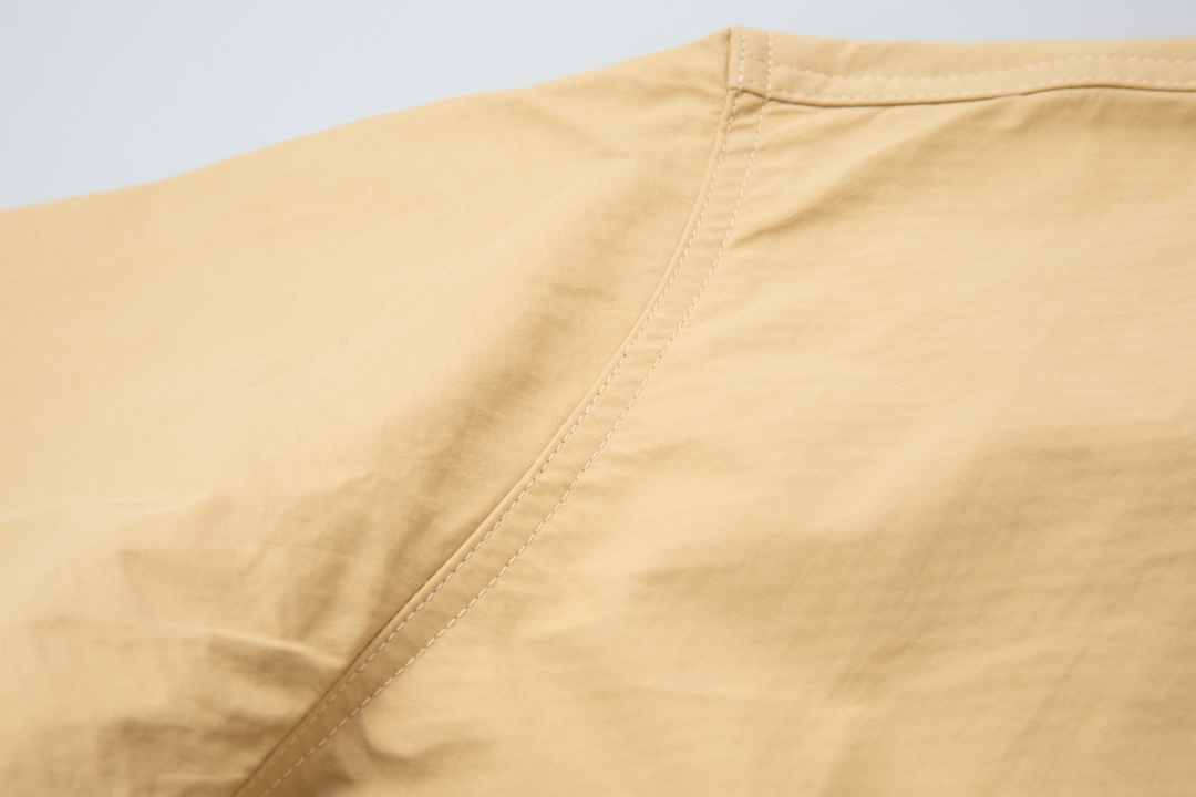 【BALENCIAGA 公式旗艦店】 バレンシアガ  ジャケット着 好評に付き再入荷 240827