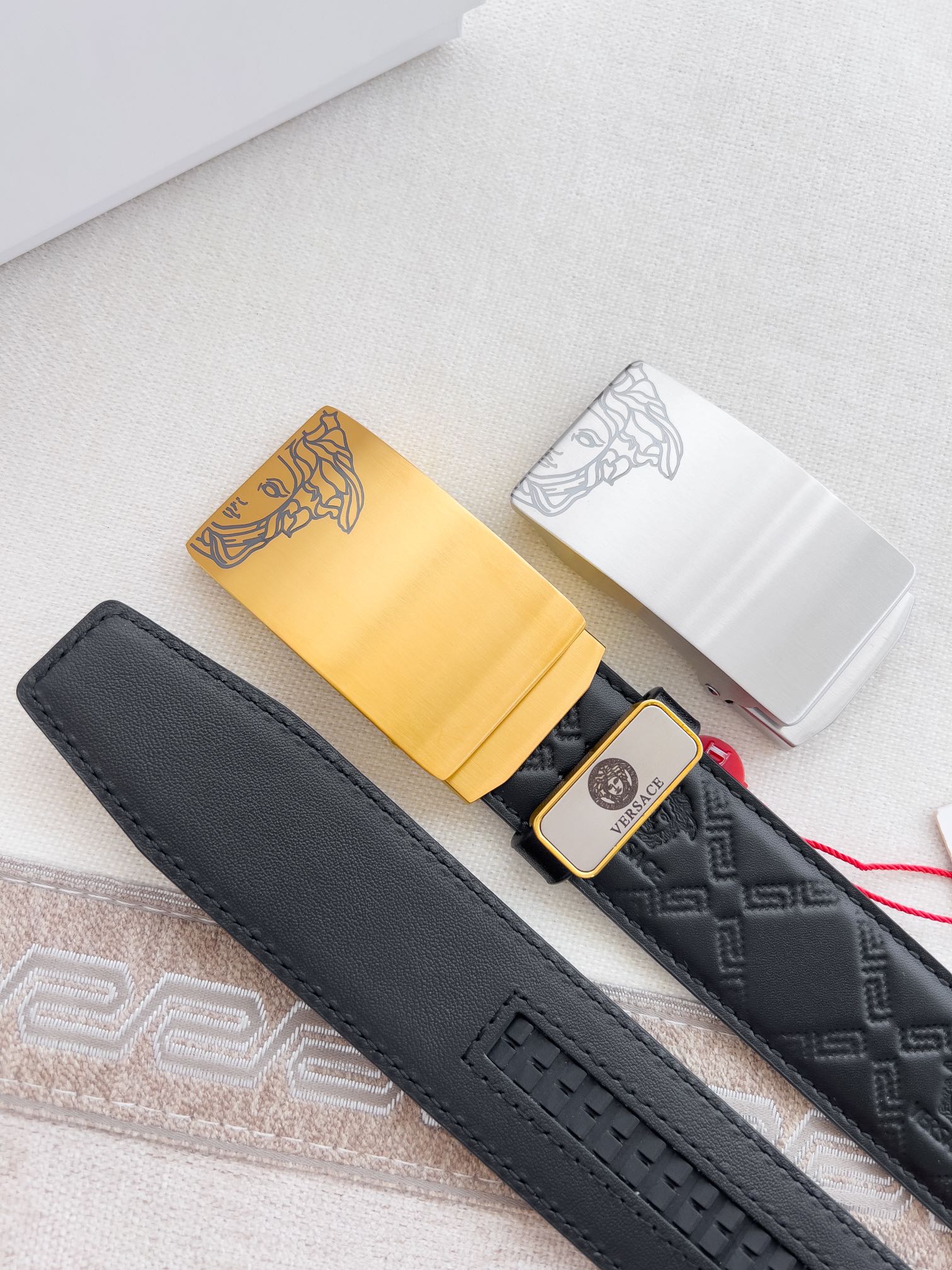 【VERSACE】(ヴェルサーチ) 3.5cmベルト メンズ 240903