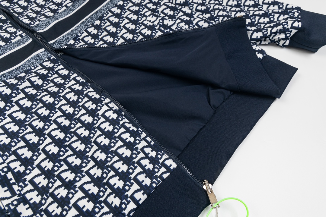 【DIOR  公式旗艦店】ディオール   ジャケット着 好評に付き再入荷！ 240923