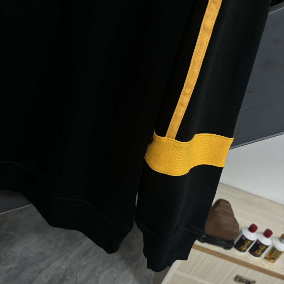 【FENDI  公式旗艦店】フェンディ  丸首の衛衣 スウェット ご好評に付き再入荷  240925