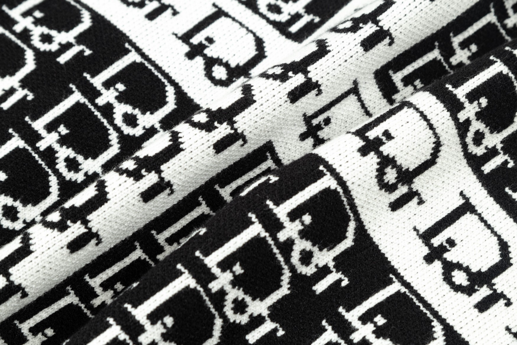 【DIOR 公式旗艦店】ディオール   セーター好評に付き再入荷！ 240929