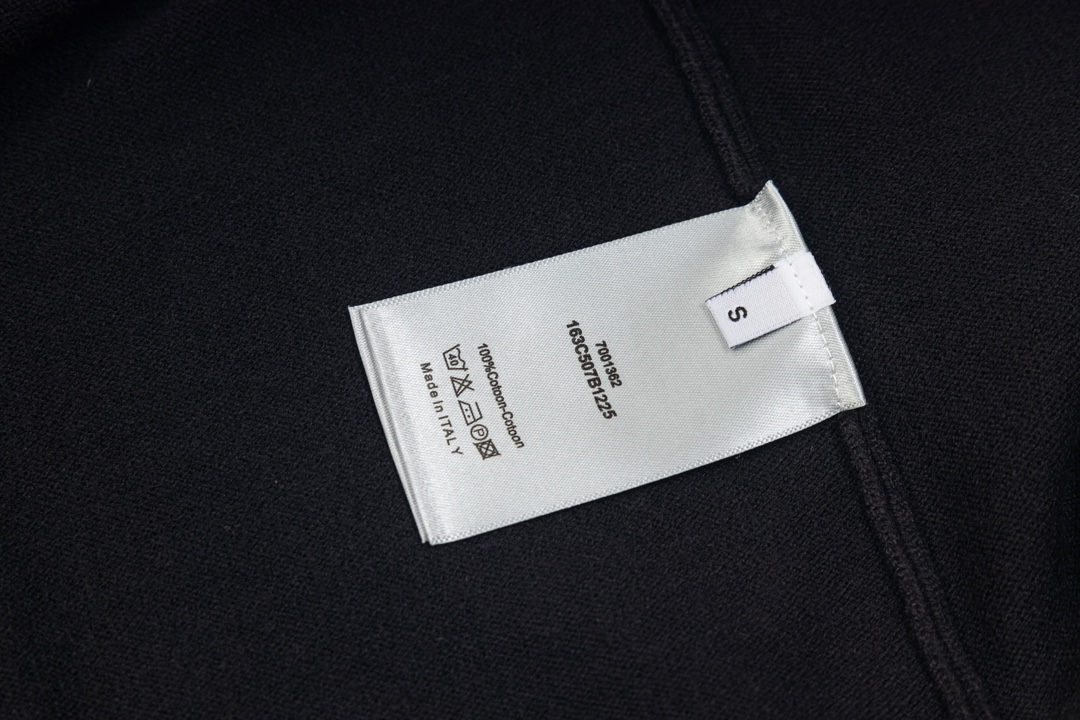 【DIOR 公式旗艦店】ディオール   セーター好評に付き再入荷！ 240929