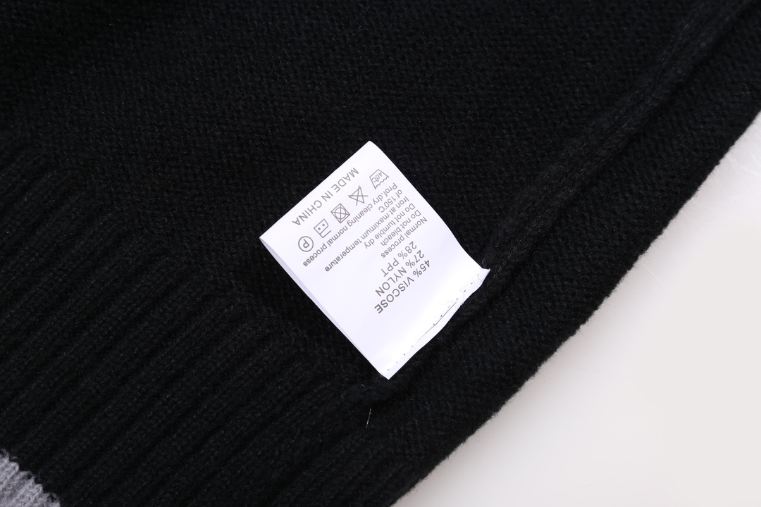 【DIOR 公式旗艦店】ディオール   セーター好評に付き再入荷！ 240929