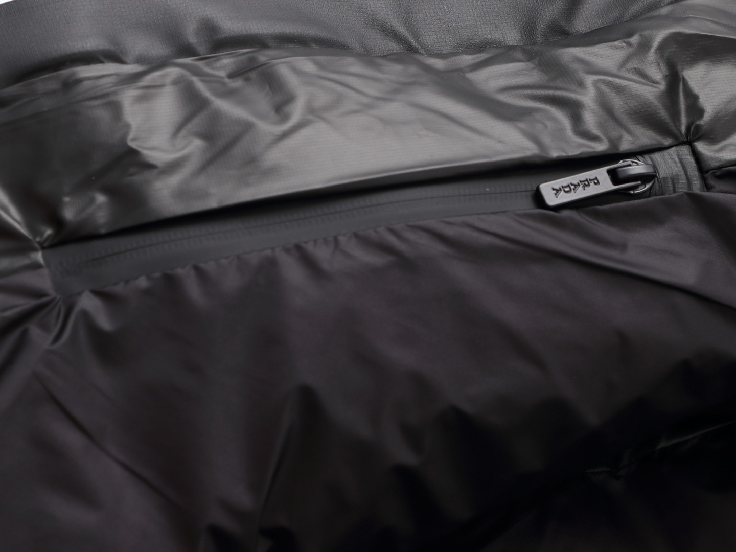 【PRADA 公式旗艦店】プラダ ダウンベスト 当日出荷 好評に付き再入荷！241009