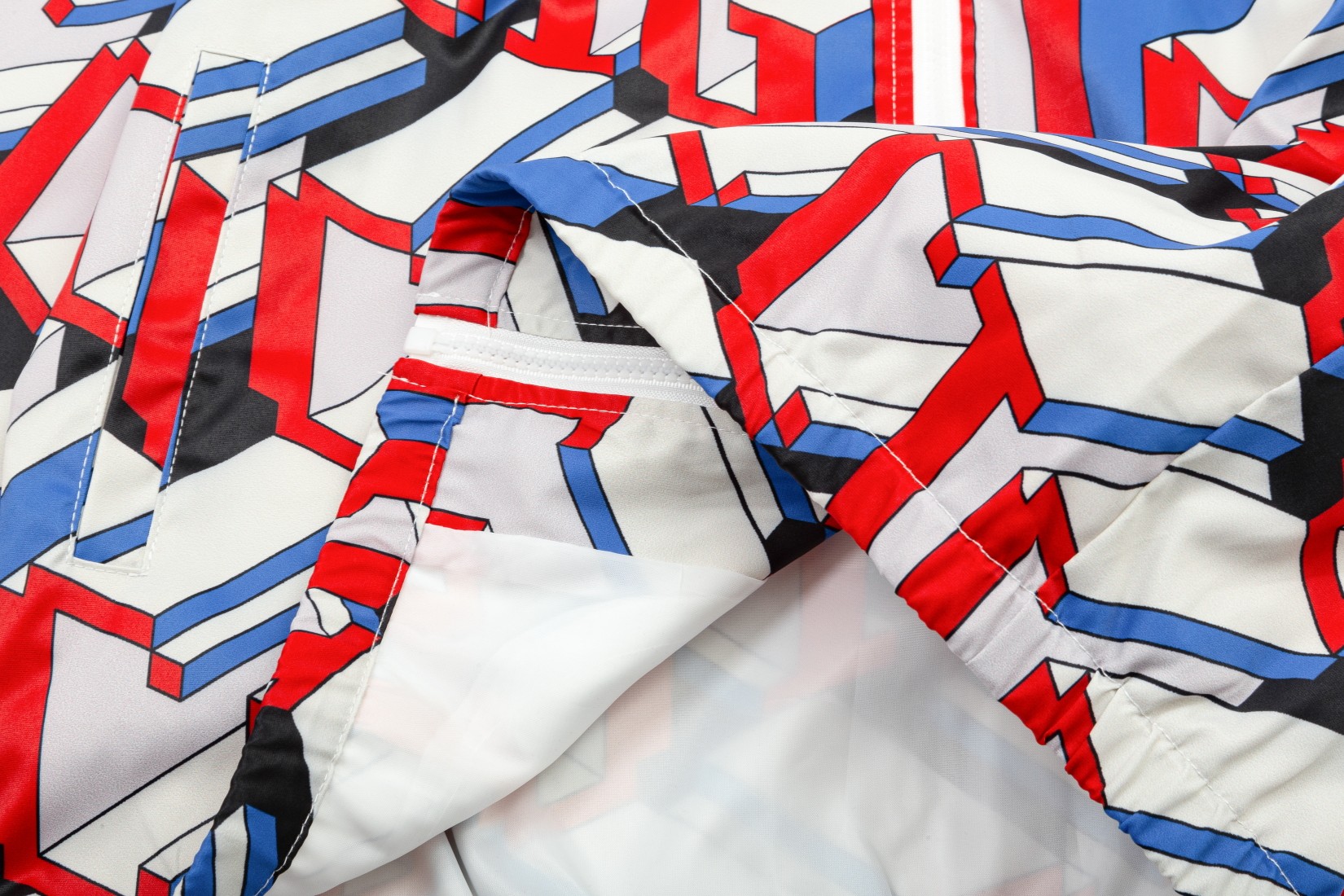 【GUCCI  公式旗艦店】グッチ  ジャケット着 ご好評に付き再入荷！241021