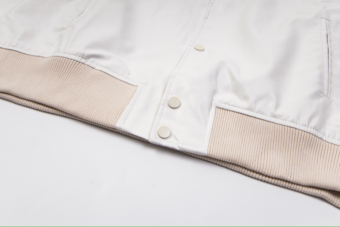 【GIVENCHY 公式旗艦店】ジバンシー  ジャケット着 ご好評に付き再入荷！241021