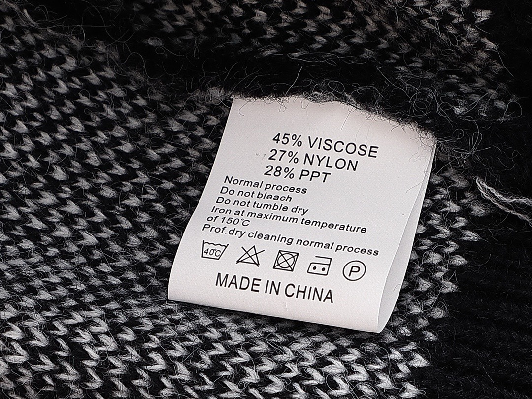 【GIVENCHY   公式旗艦店】ジバンシー  セーター好評に付き再入荷！ 241031