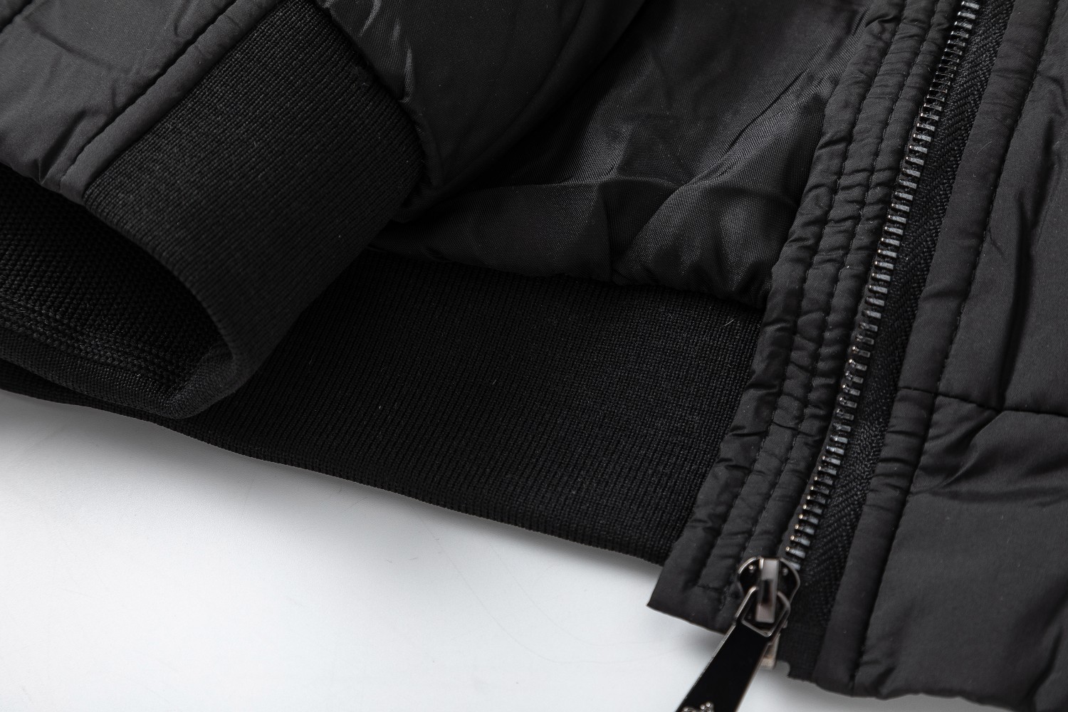 【BURBERRY  公式旗艦店】バーバリー   ダウンジャケット ご好評に付き再入荷！241102