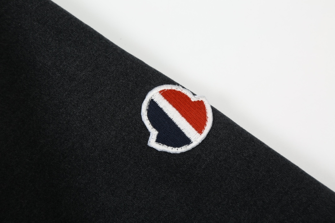 【MONCLER 公式旗艦店】モンクレール  ダウンジャケット好評に付き再入荷！ 241102