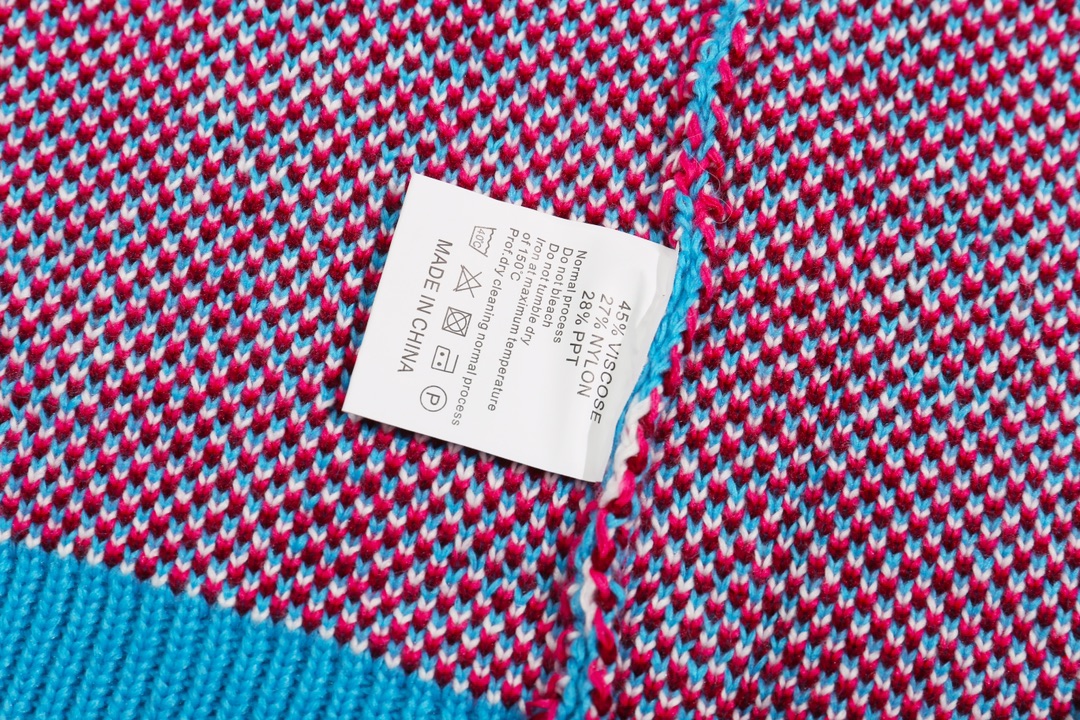 【GUCCI  公式旗艦店】グッチ  セーター好評に付き再入荷！ 241104