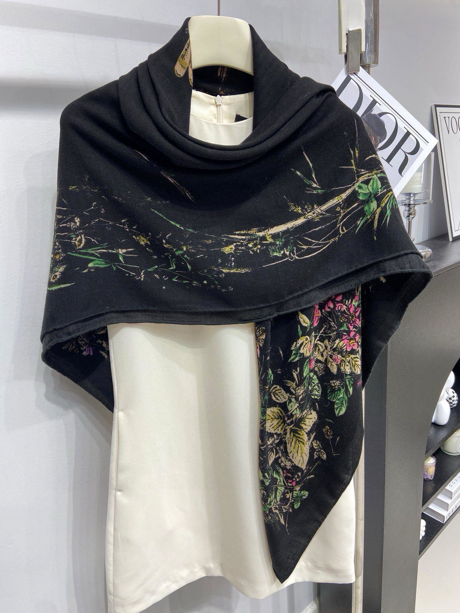 【DIOR  ディオール 】スカーフ  140*140cm  241108