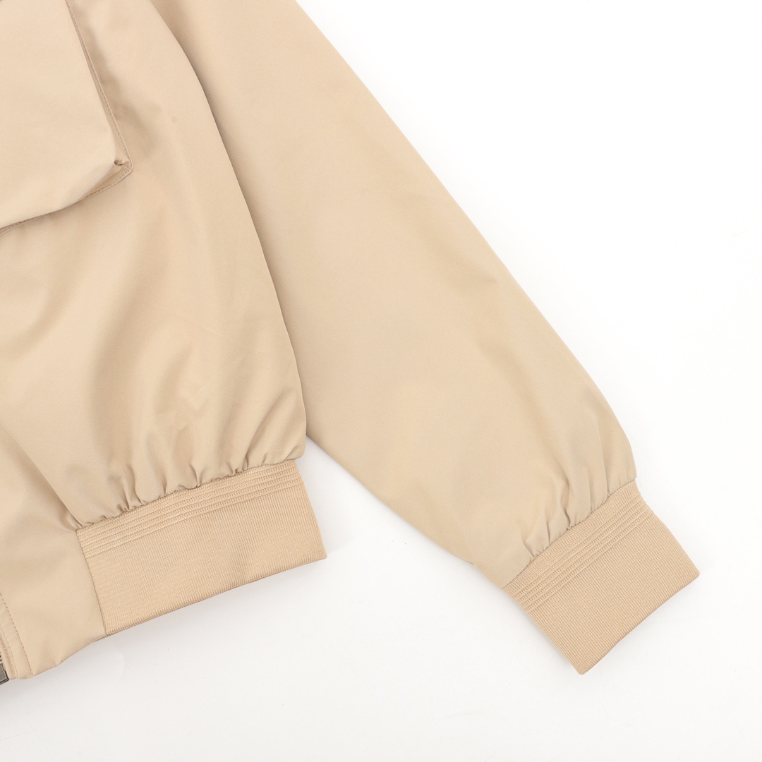 【BURBERRY  公式旗艦店】バーバリー   ジャケット着 好評に付き再入荷！241112