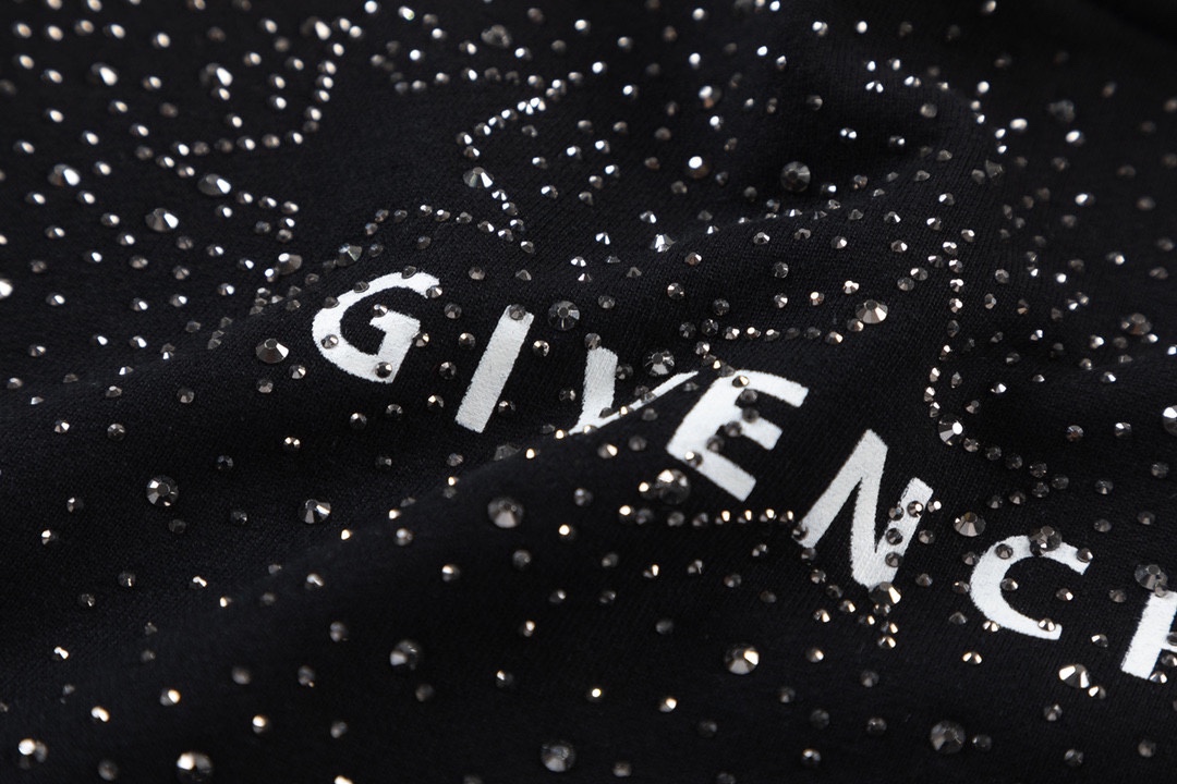 【GIVENCHY  公式旗艦店】ジバンシー 丸首の衛衣 スウェットご好評に付き再入荷！241122