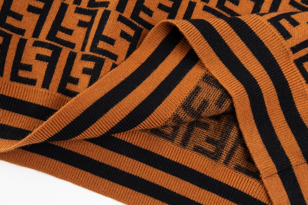 【FENDI 公式旗艦店】フェンディ   セーター好評に付き再入荷！ 241116