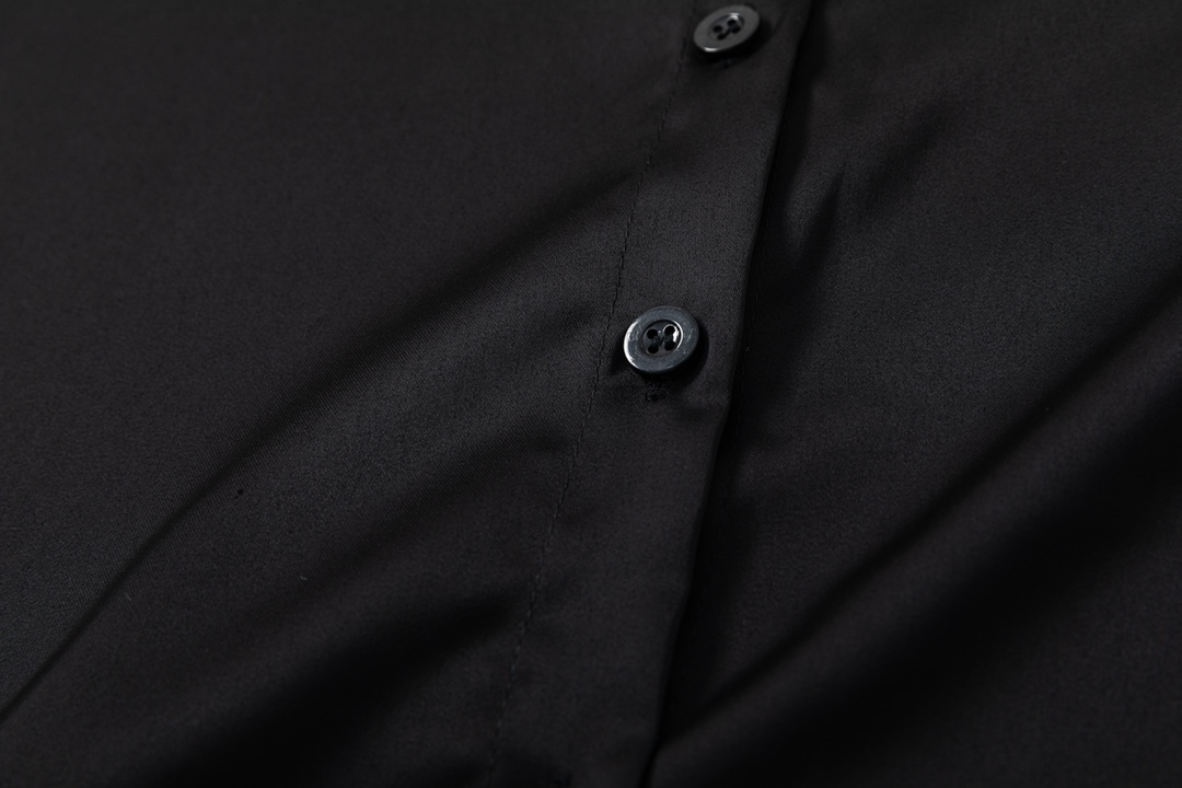 【BALENCIAGA 公式旗艦店】バレンシアガ  シャツ ご好評に付き再入荷  241119