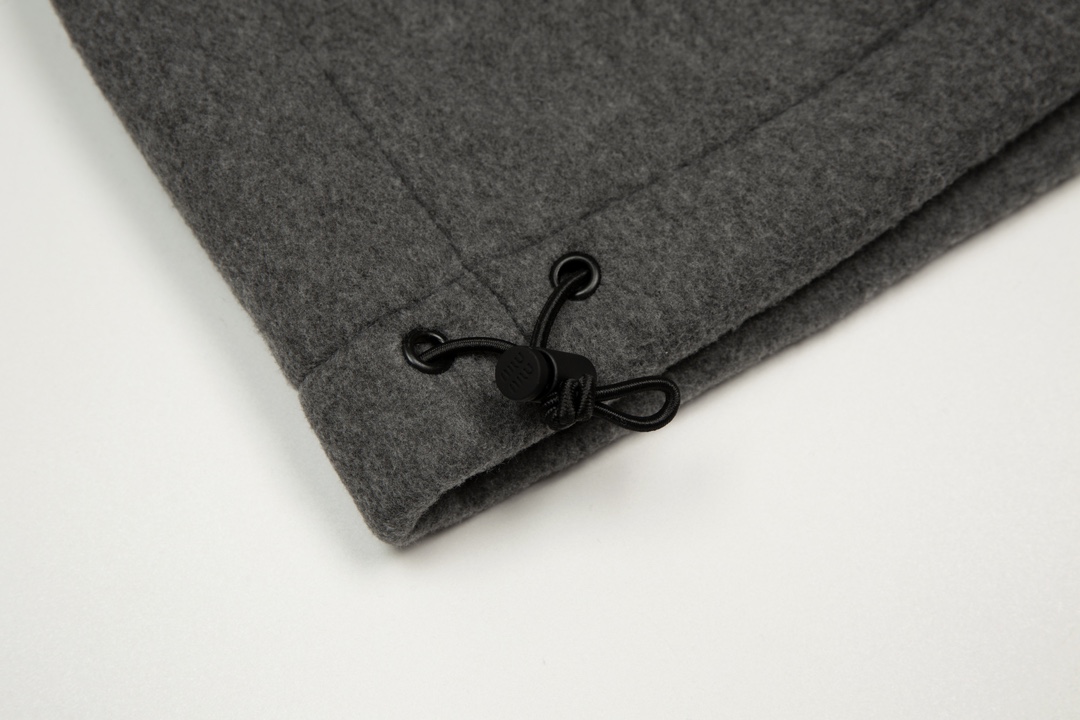 【Miumiu 公式旗艦店】 ミュウミュウ   ジャケット着  スウェット ご好評に付き再入荷！241122