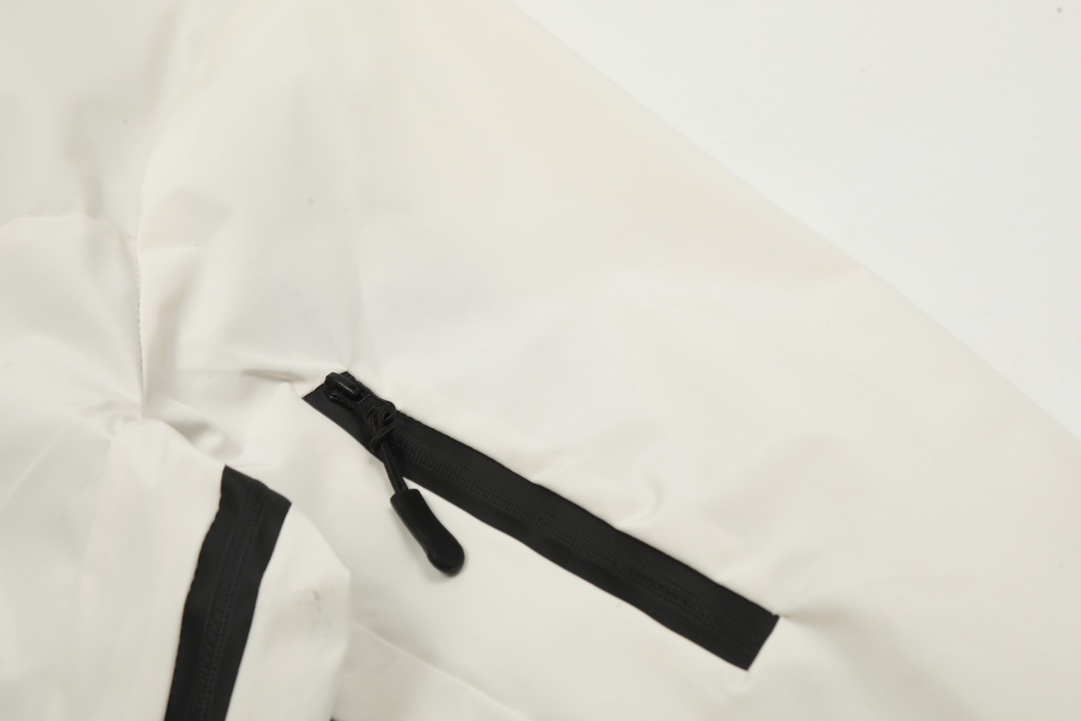 【ARCTERYX  公式旗艦店】アークテリクス  ジャケット着  スウェット ご好評に付き再入荷！241123