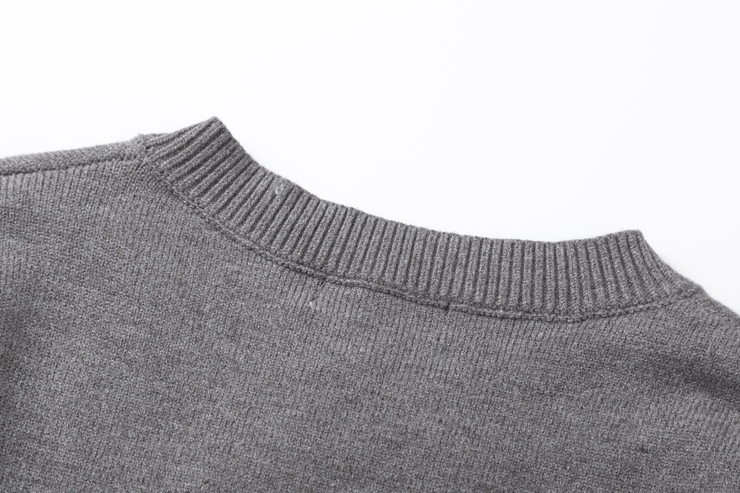 【Miumiu 公式旗艦店】ミュウミュウ  セーター好評に付き再入荷！ 241123