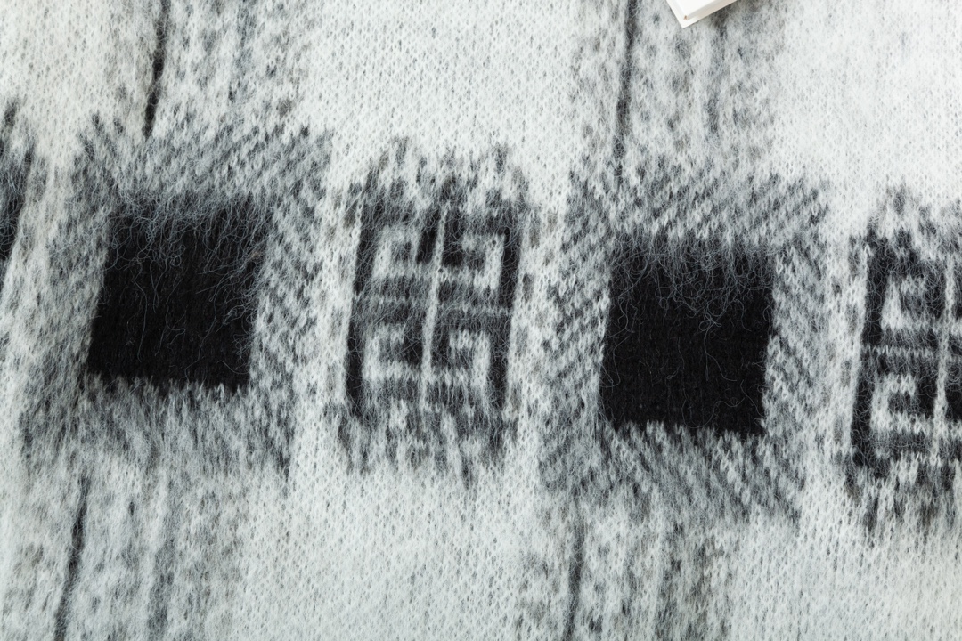 【GIVENCHY 公式旗艦店】ジバンシー セーター好評に付き再入荷！