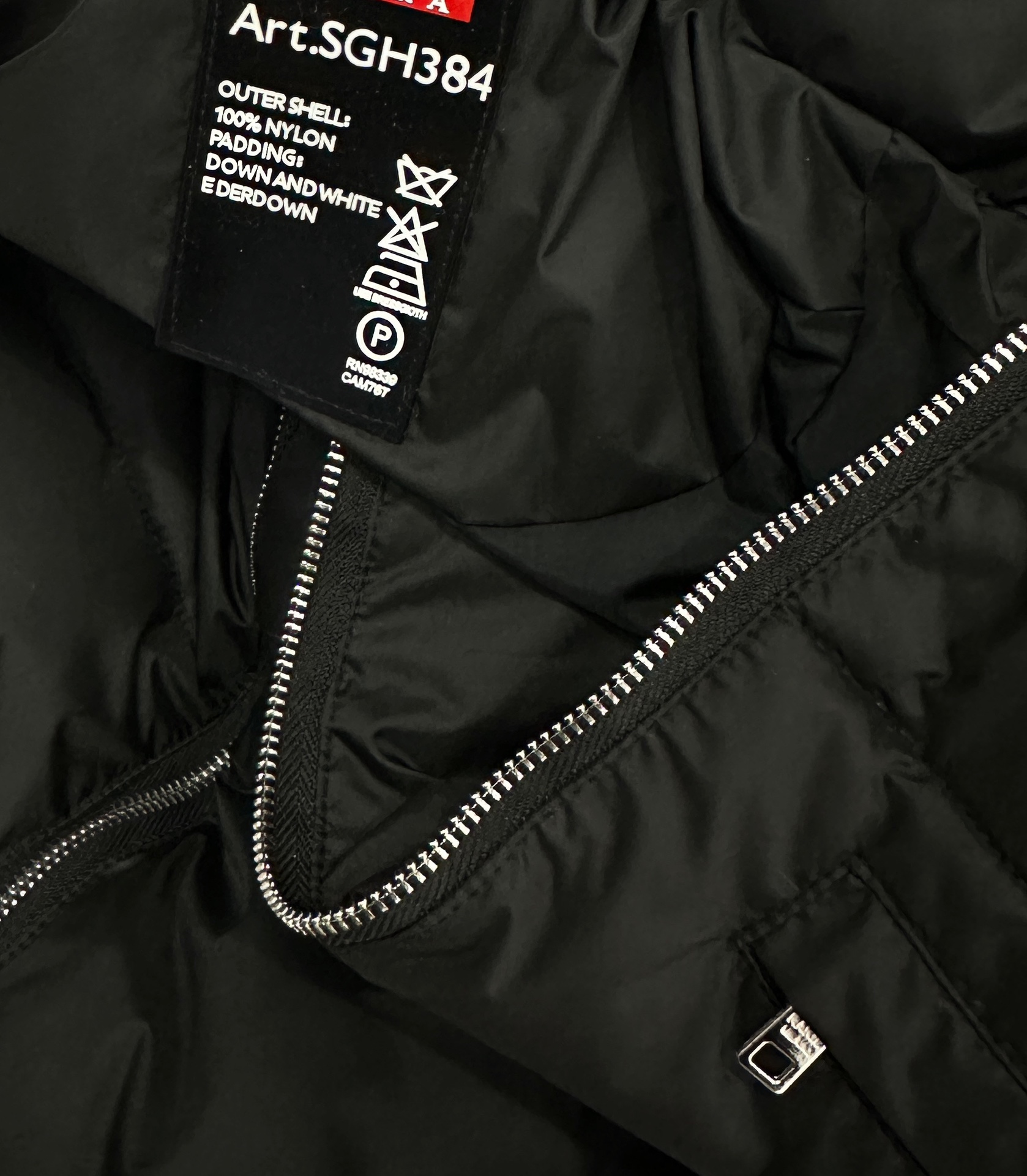 【PRADA  公式旗艦店】プラダ  ダウンジャケット好評に付き再入荷！