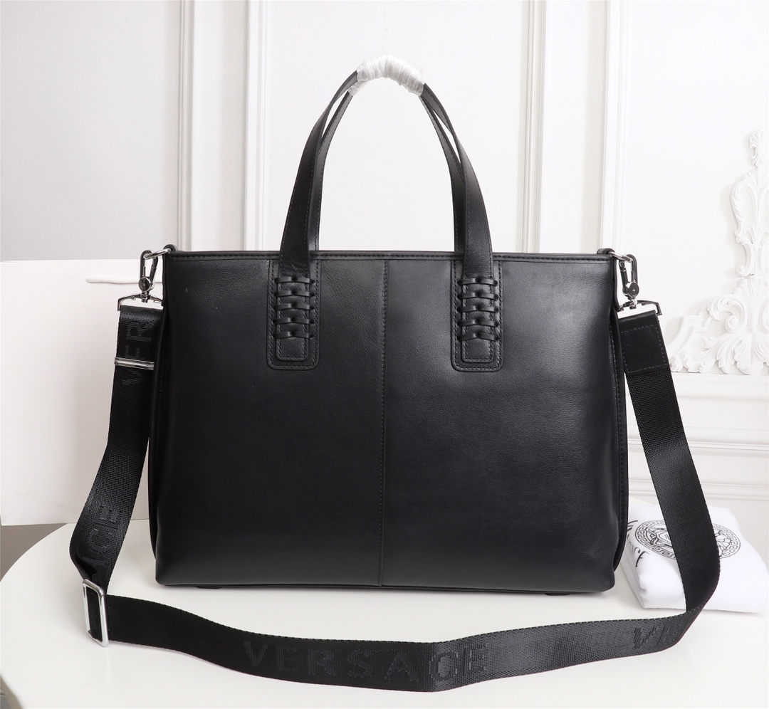 【VERSACE   公式旗艦店】ヴェルサーチ   斜めがけバッグ 当日出荷 好評に付き再入荷39*29*7CM