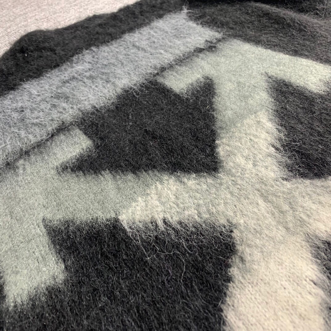 【OFF-WHITE  公式旗艦店】オフホワイト  セーター好評に付き再入荷！