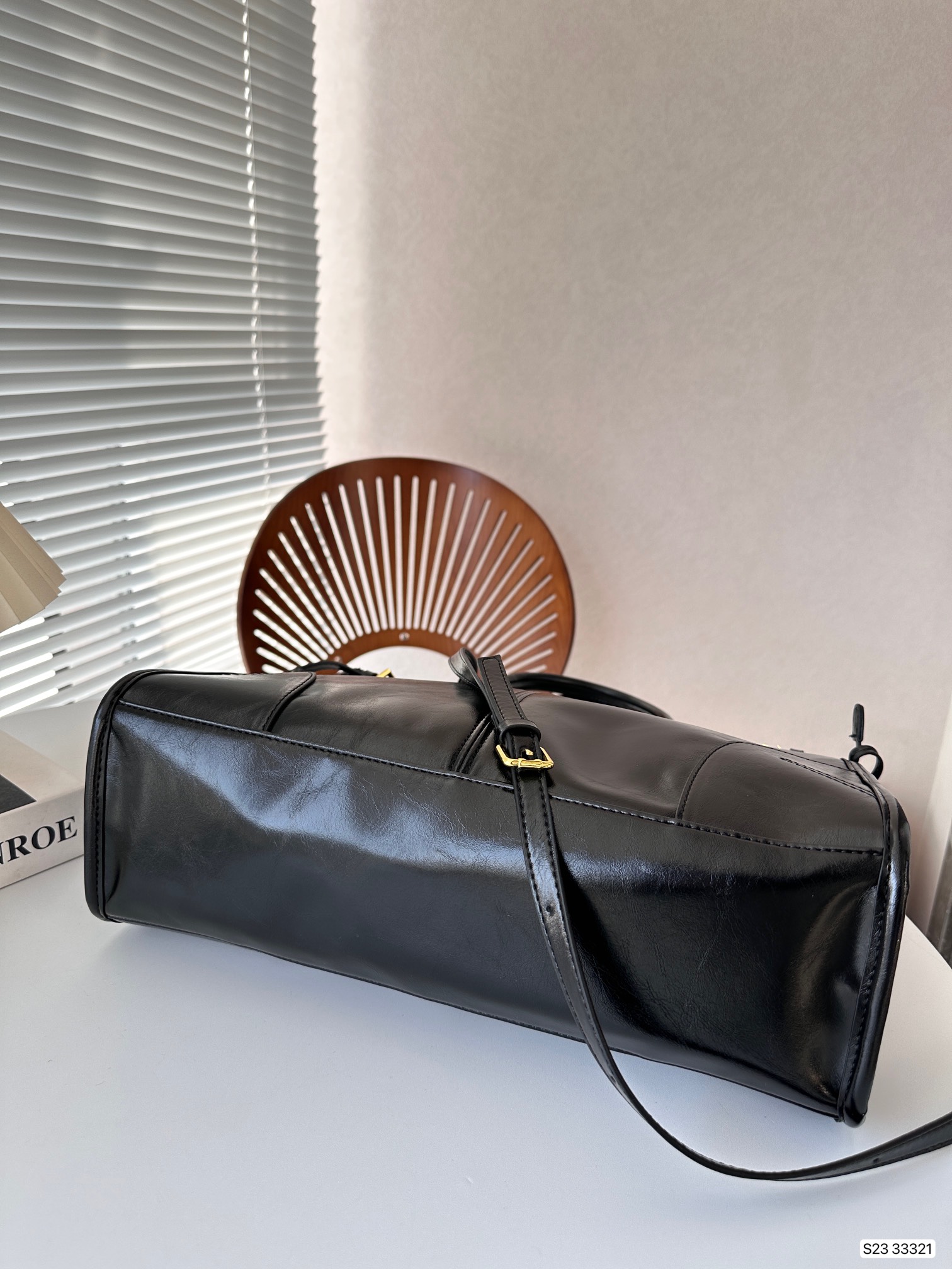 【PRADA 公式旗艦店】 プラダ  斜めがけバッグ当日出荷 好評に付き再入荷24*16CM