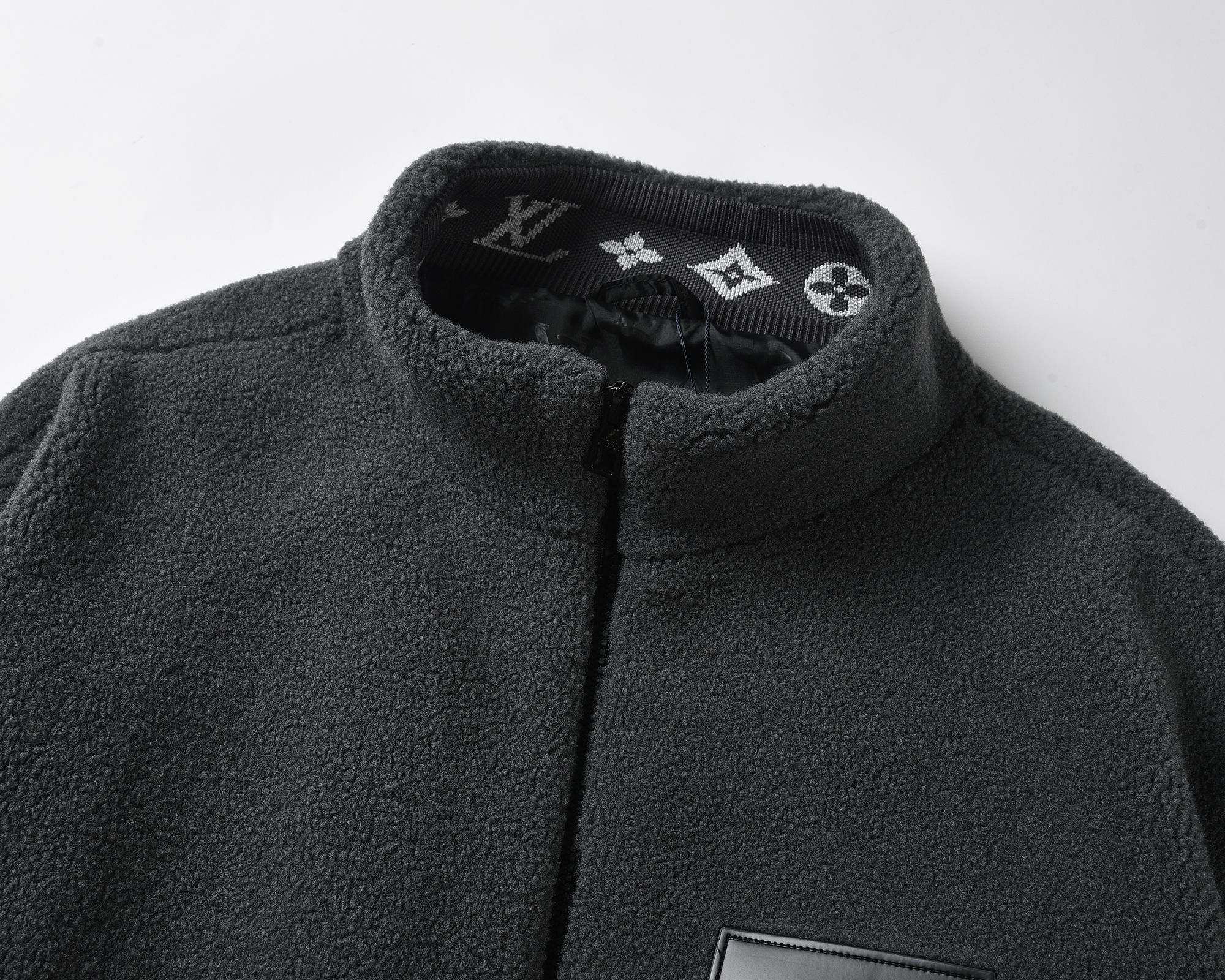 【LOUIS VUITTON  公式旗艦店】ルイヴィトン  ジャケット着 好評に付き再入荷！