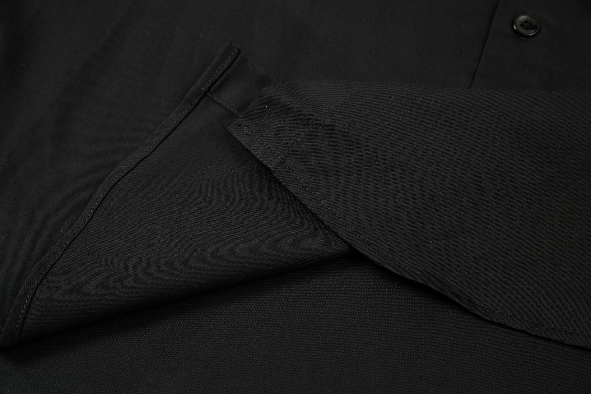 【LOUIS VUITTON 公式旗艦店】ルイヴィトン  シャツ  ご好評に付き再入荷 240715