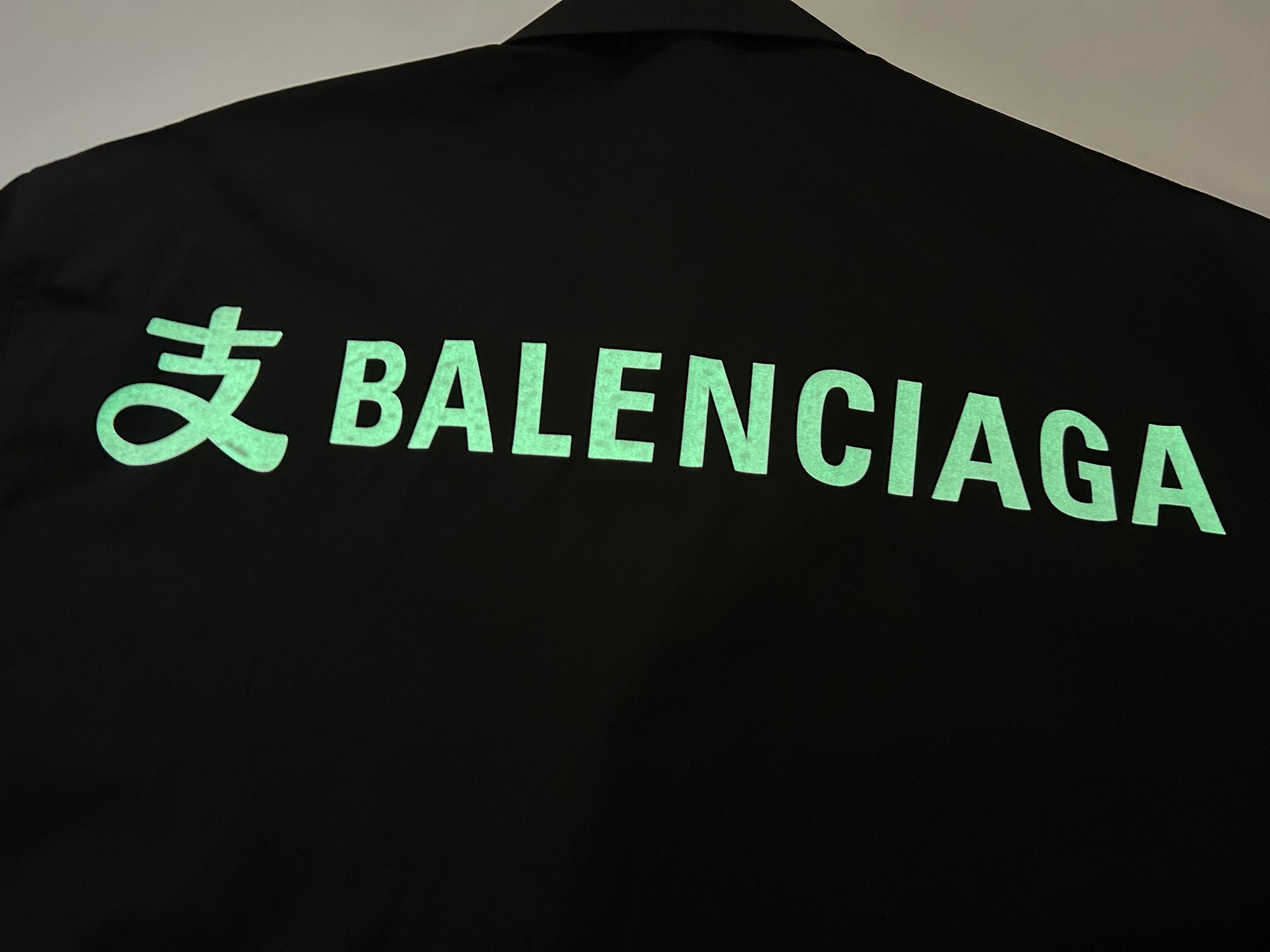 【BALENCIAGA 公式旗艦店】バレンシアガ  シャツ  ご好評に付き再入荷 240715