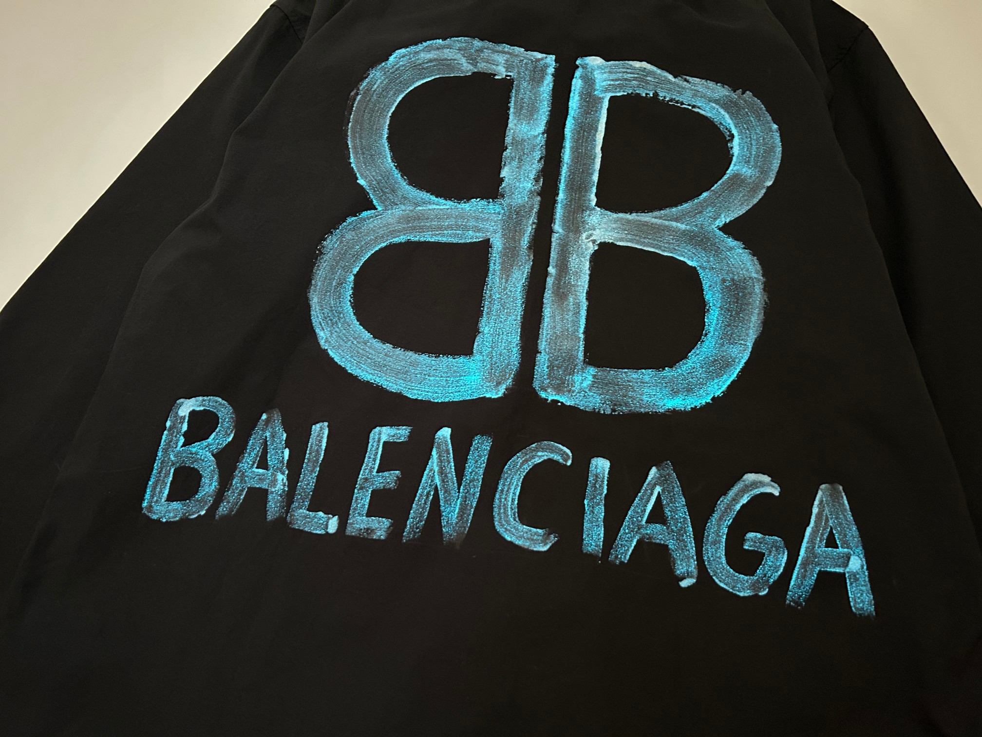 【BALENCIAGA 公式旗艦店】バレンシアガ  シャツ  ご好評に付き再入荷 240802