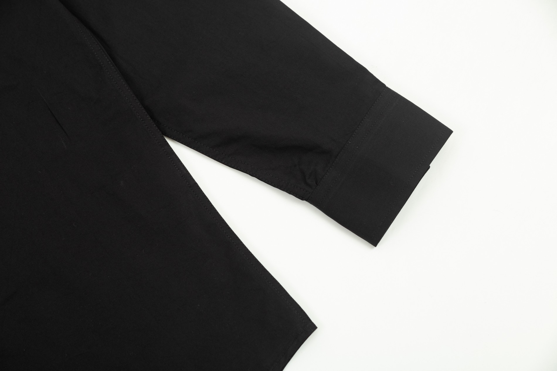 【BALENCIAGA  公式旗艦店】バレンシアガ  シャツ  ご好評に付き再入荷 240816