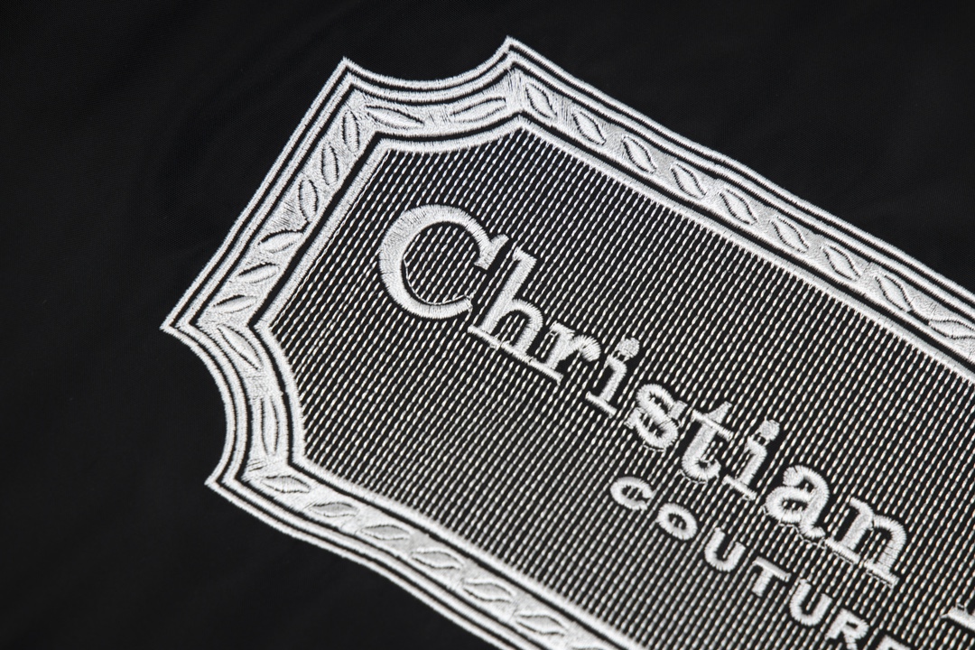 【DIOR  公式旗艦店】 ディオール  ジャケット着 好評に付き再入荷 240826