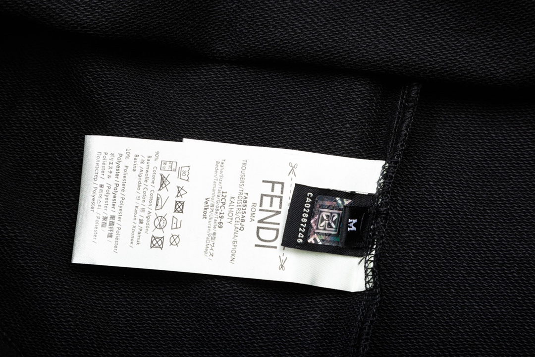 【FENDI  公式旗艦店】フェンディ  丸首の衛衣 スウェット ご好評に付き再入荷240829