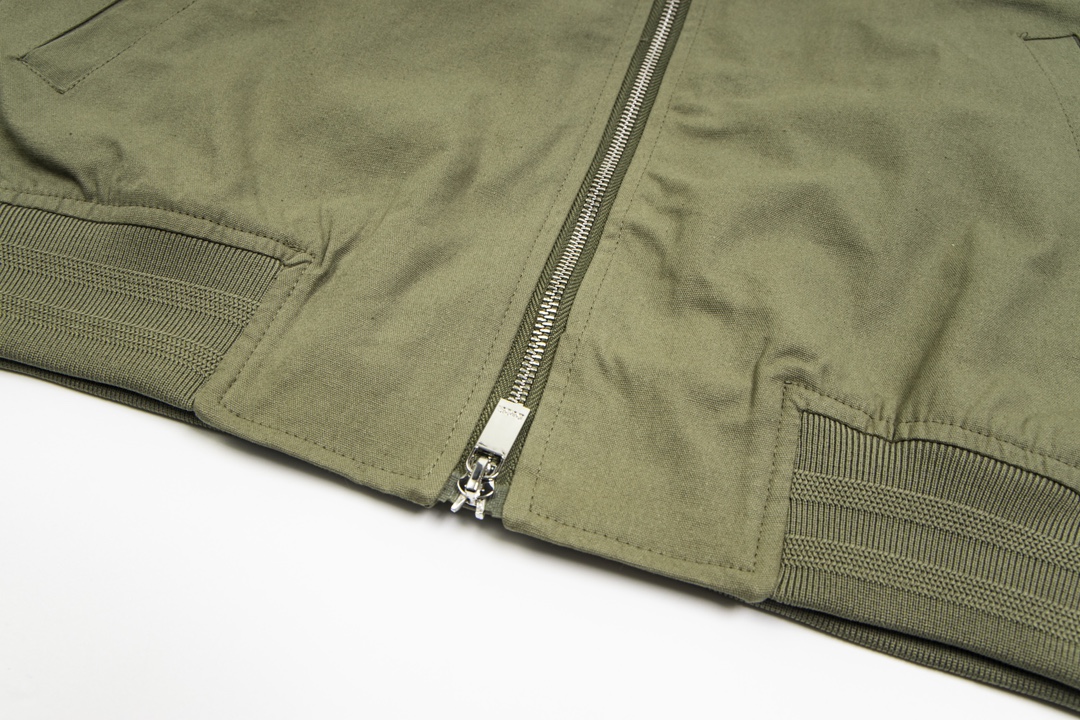 【DIOR  公式旗艦店】ディオール  ジャケット着 ご好評に付き再入荷！241021