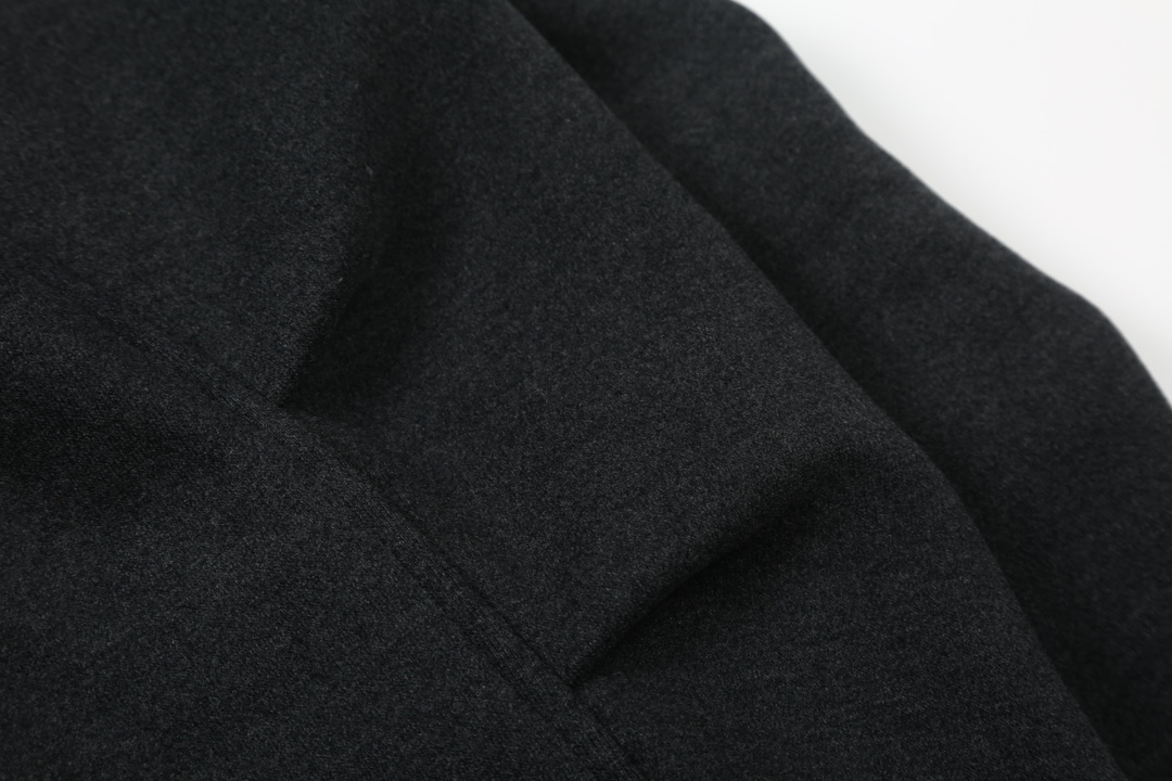 【MONCLER 公式旗艦店】モンクレール  ダウンジャケット好評に付き再入荷！ 241102