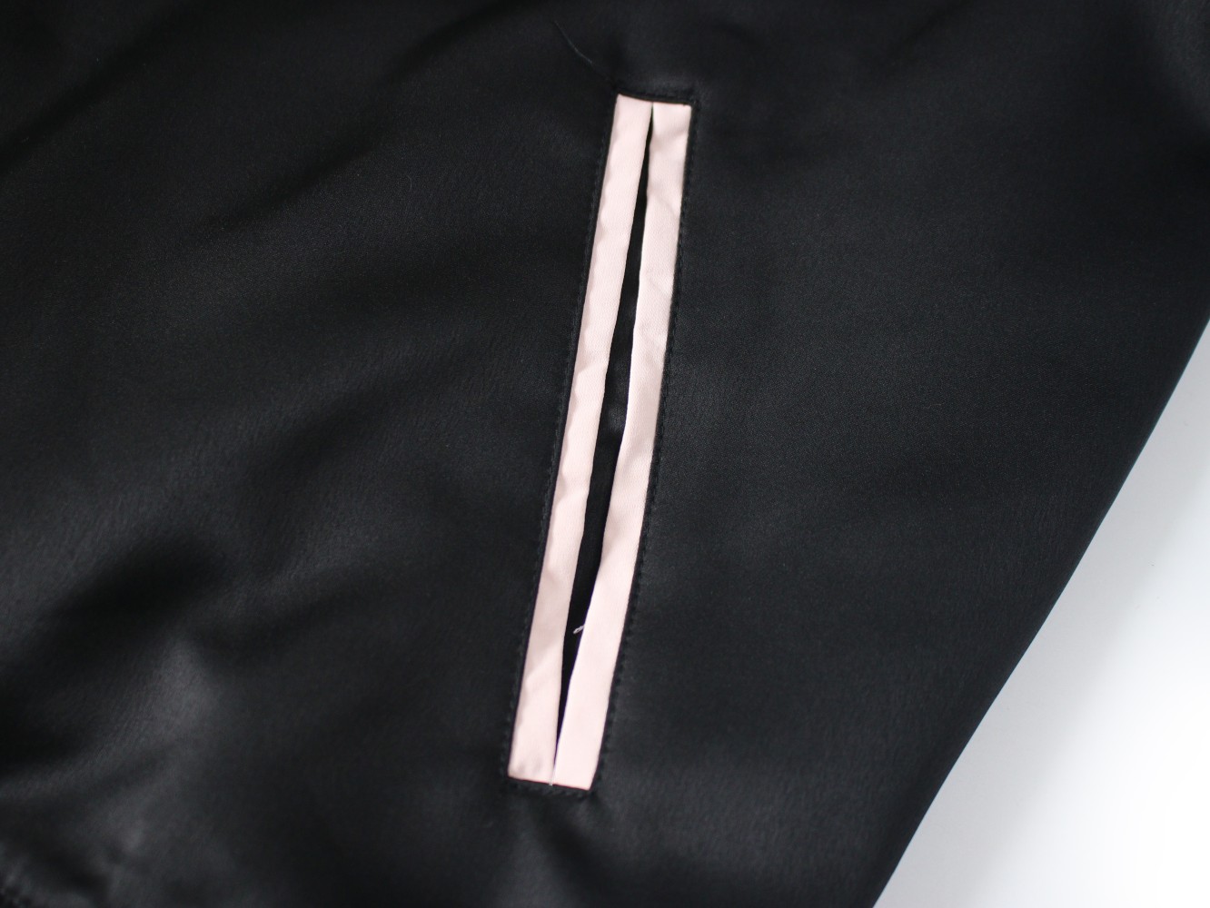 【GUCCI  公式旗艦店】グッチ  ジャケット着 ご好評に付き再入荷！241111