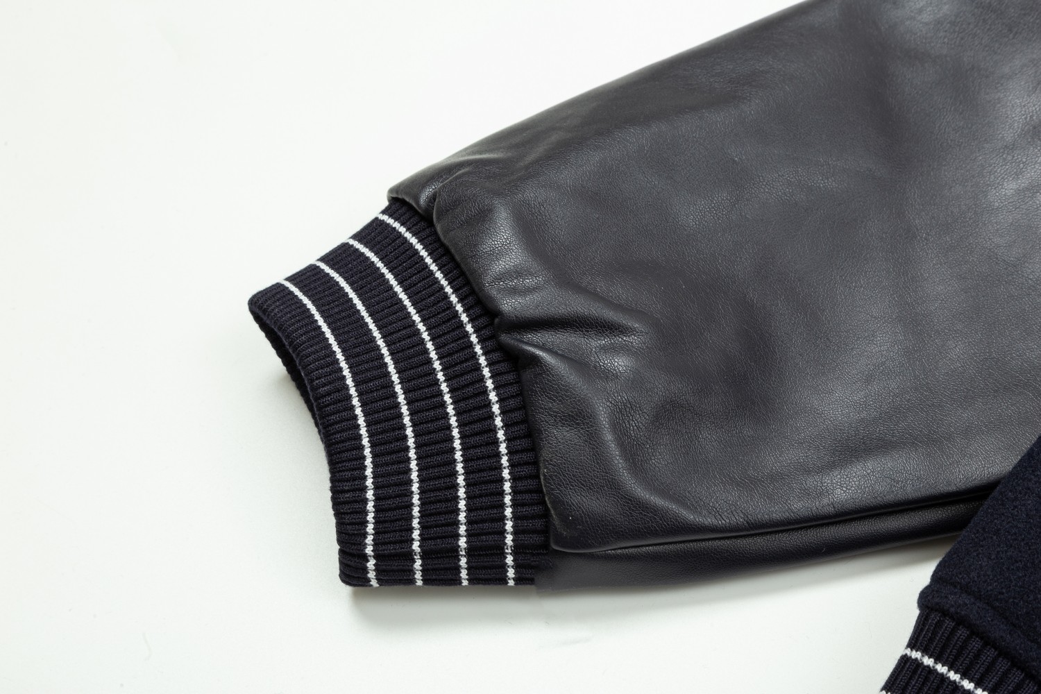 【CHANEL  公式旗艦店】シャネル   ジャケット着 好評に付き再入荷！241028