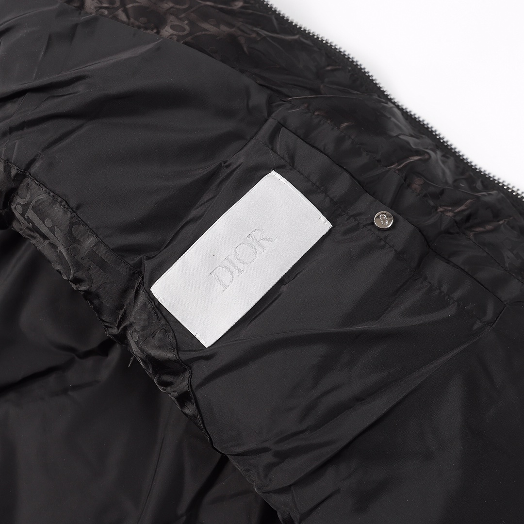 【DIOR  公式旗艦店】ディオール  ダウンベスト  ご好評に付き再入荷！ 241112