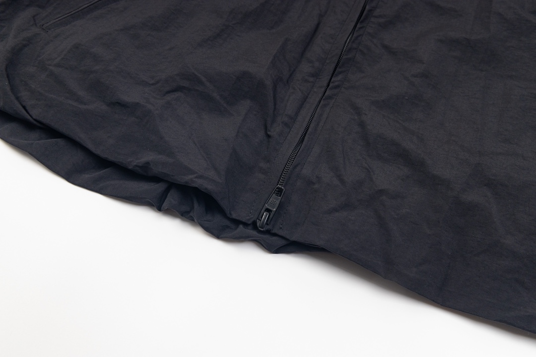 【BALENCIAGA  公式旗艦店】バレンシアガ    ジャケット着 好評に付き再入荷！241119