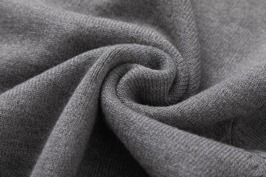 【Miumiu 公式旗艦店】ミュウミュウ  セーター好評に付き再入荷！ 241123