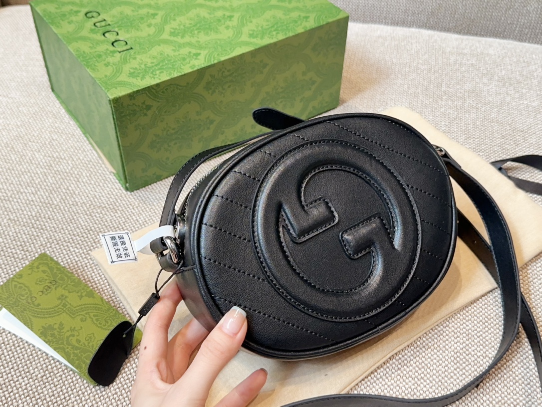 【GUCCI 公式 旗艦店】クッチ    ショルダーバッグ 当日出荷 好評に付き再入荷！20*15CM