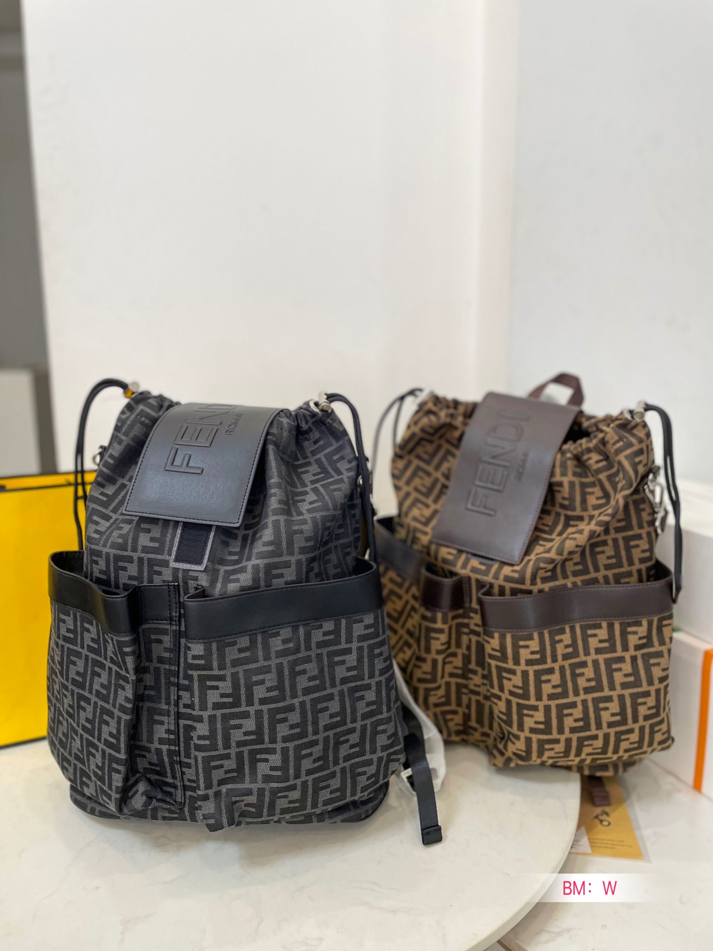 【FENDI  公式 旗艦店】フェンディ  リュックサック  当日出荷 好評に付き再入荷！35*44CM