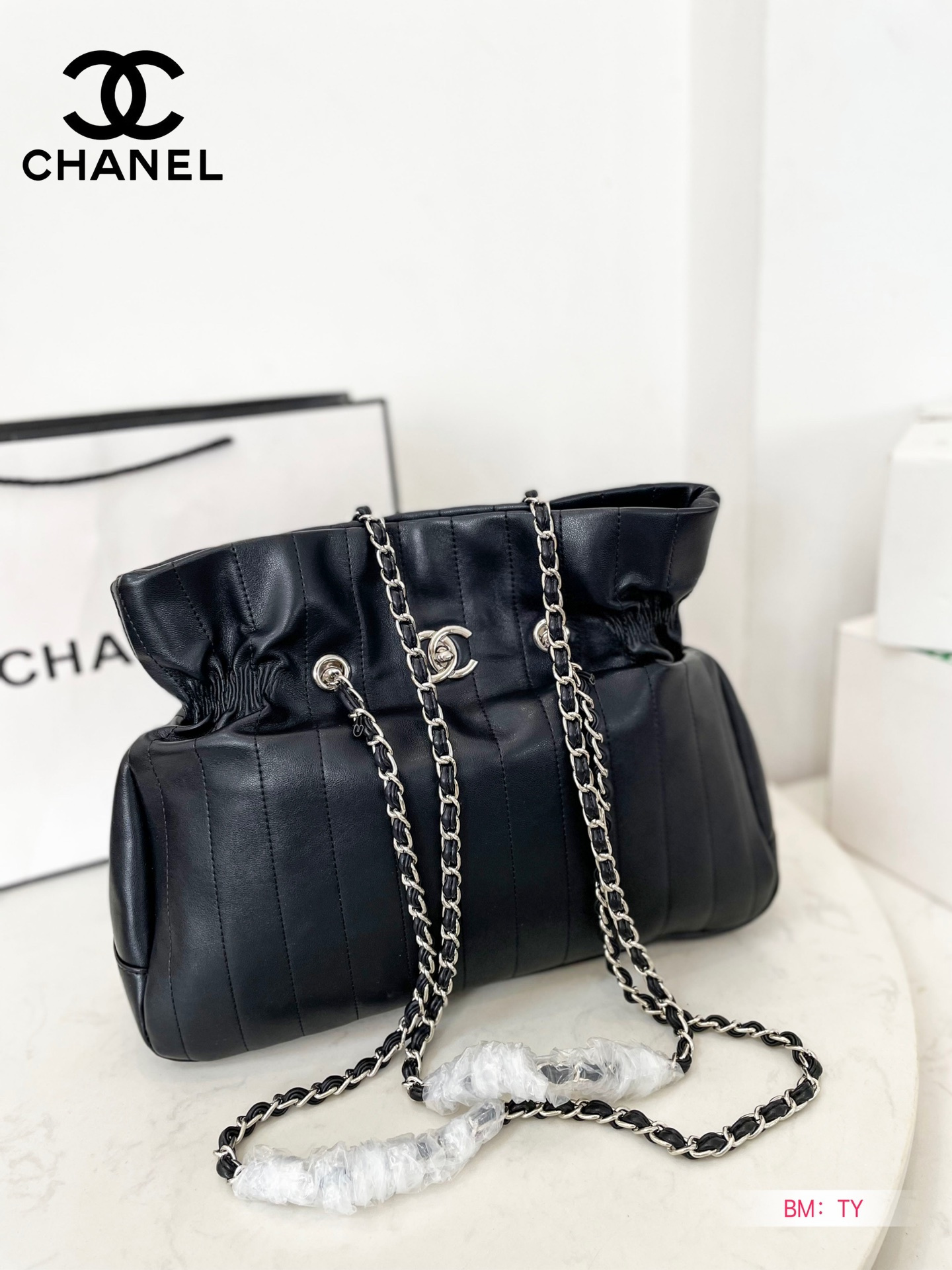 【CHANEL  公式 旗艦店】シャネル   ハンドバッグ当日出荷 好評に付き再入荷！37*29CM