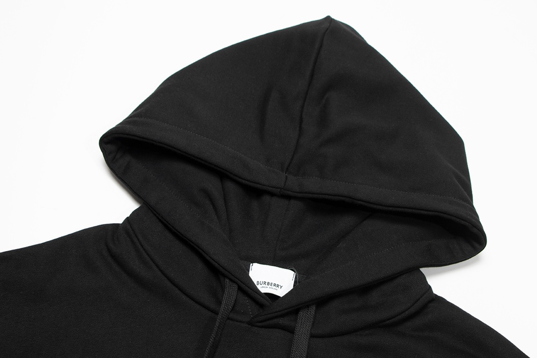 【BURBERRY 公式旗艦店】バーバリー  丸首の衛衣 スウェット ご好評に付き再入荷！