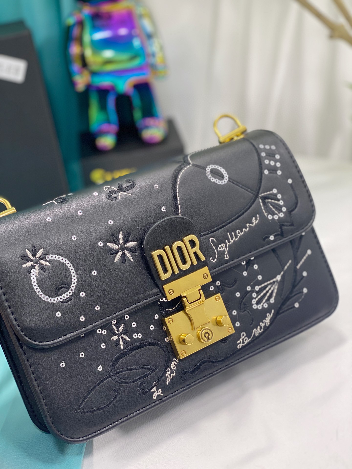 【DIOR  公式 旗艦店】ディオール   ショルダーバッグ 当日出荷 好評に付き再入荷！24*16CM